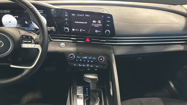 Used 2022 Hyundai Elantra SEL w/ Convenience + Premium Package FWD image 13