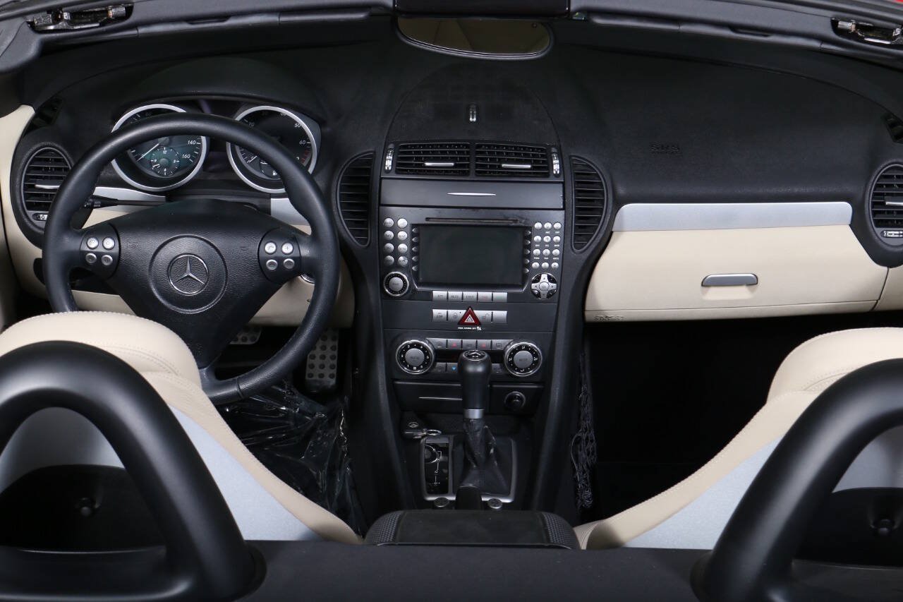 Used 2005 Mercedes-Benz SLK 350 w/ Entertainment Pkg image 5