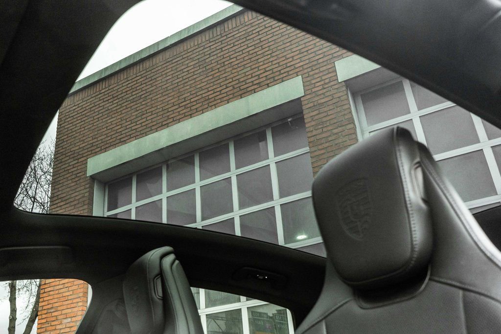 Used 2021 Porsche Taycan 4S image 11