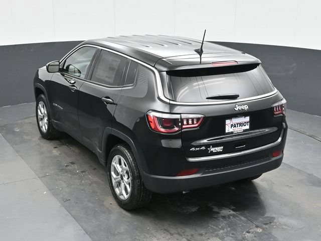 Used 2025 Jeep Compass Sport w/ Mopar Graphics Package AWD/4WD image 28