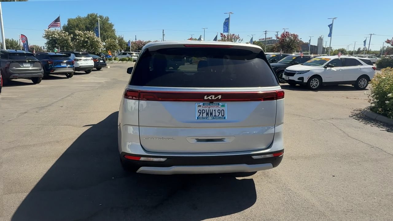 Used 2022 Kia Carnival LX FWD image 6