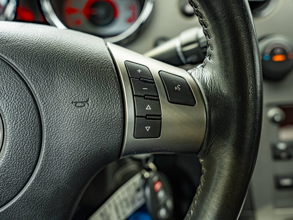 Used 2006 Pontiac Solstice Convertible w/ Premium Package RWD image 27