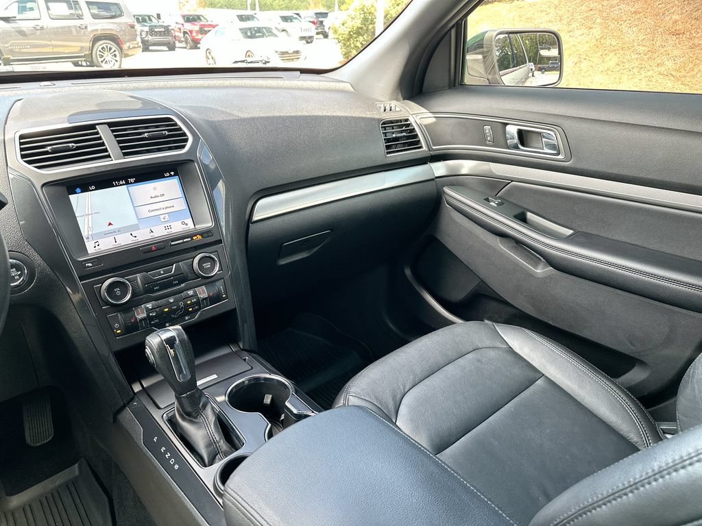 Used 2018 Ford Explorer XLT w/ Equipment Group 202A FWD image 20