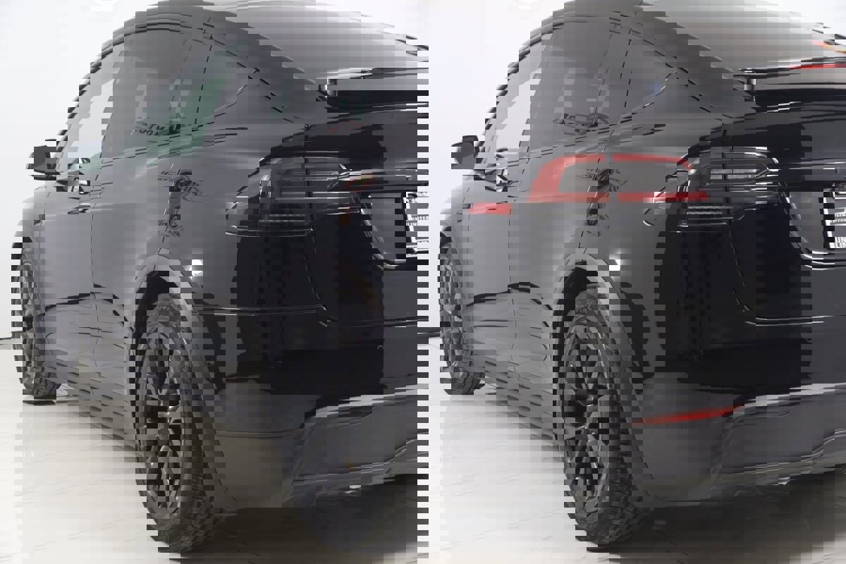 Used 2022 Tesla Model X image 29