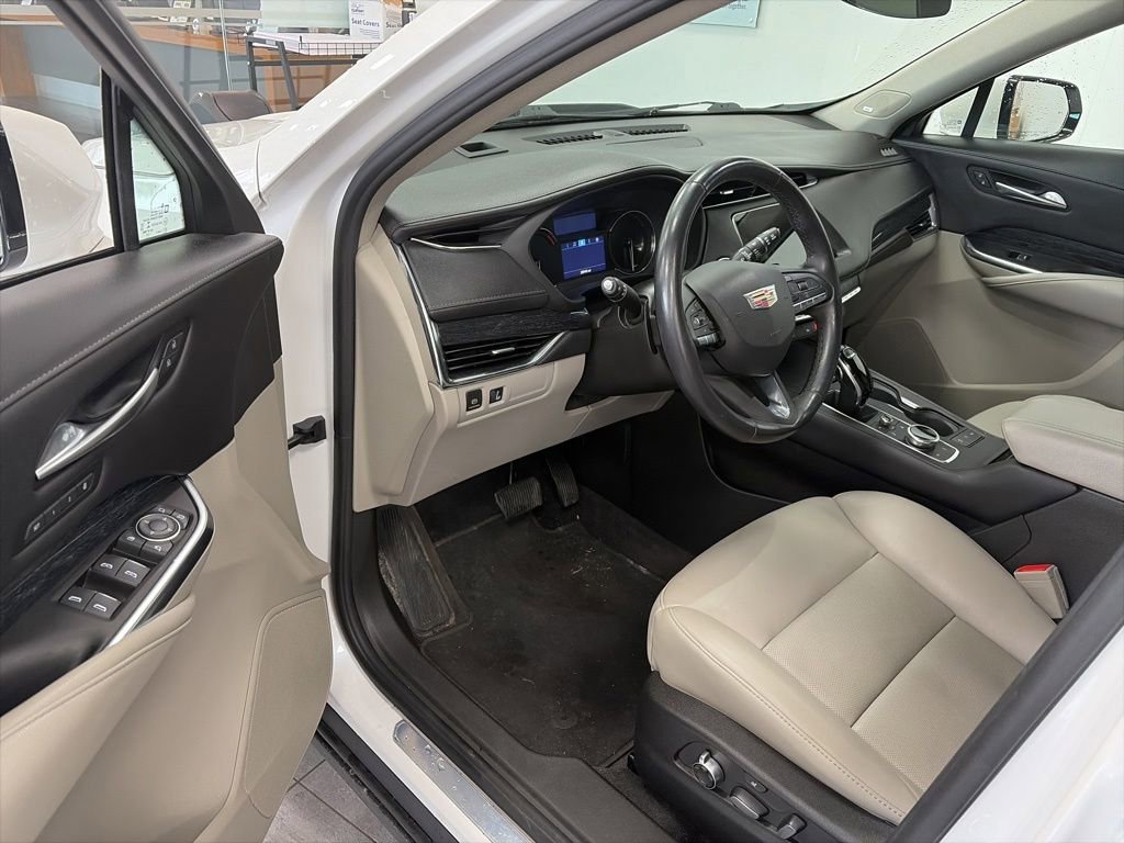 Used 2023 Cadillac XT4 Premium Luxury AWD/4WD image 11