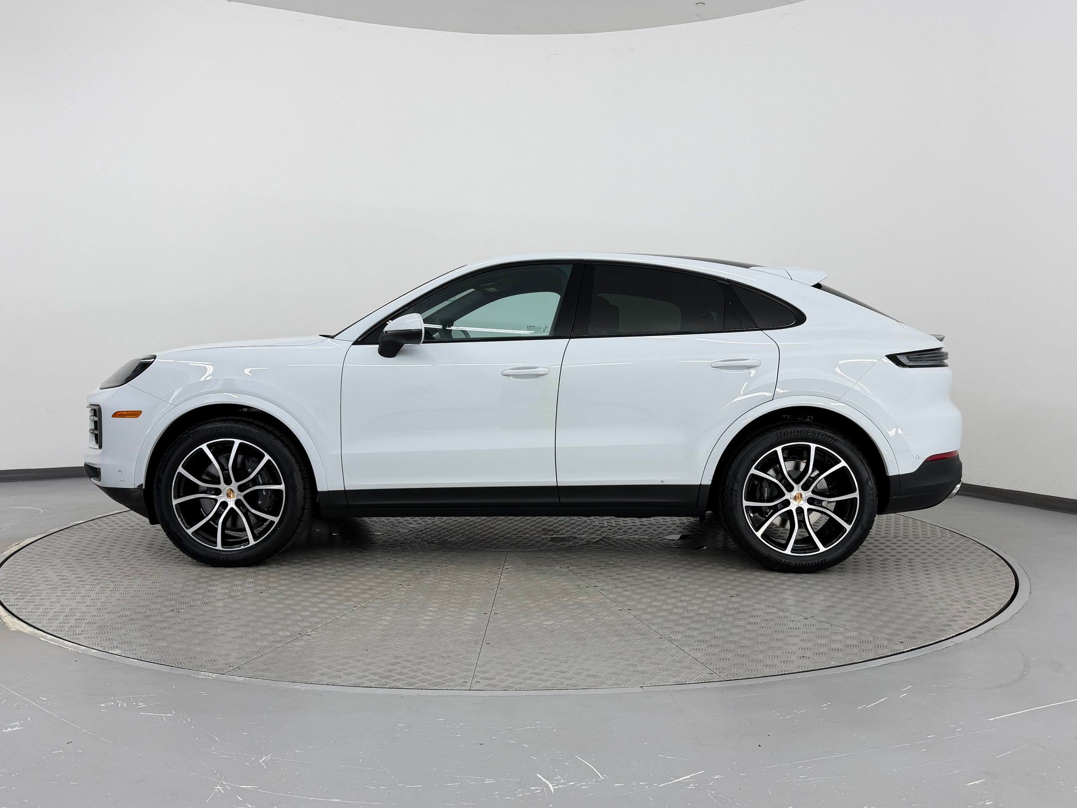 New 2026 Porsche Cayenne Coupe AWD/4WD image 2