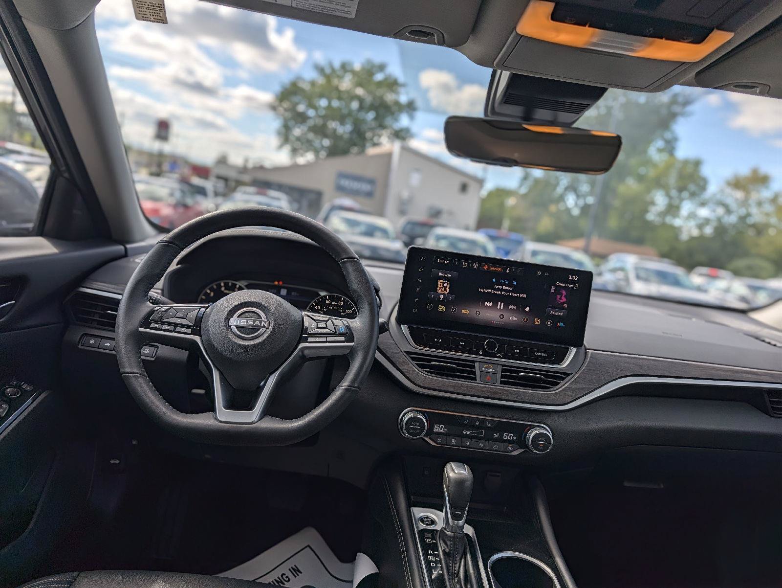 Used 2024 Nissan Altima 2.5 SL AWD/4WD image 3