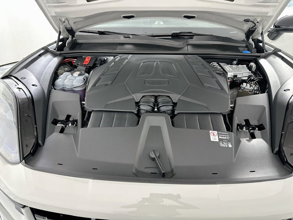 New 2026 Porsche Cayenne GTS AWD/4WD image 32