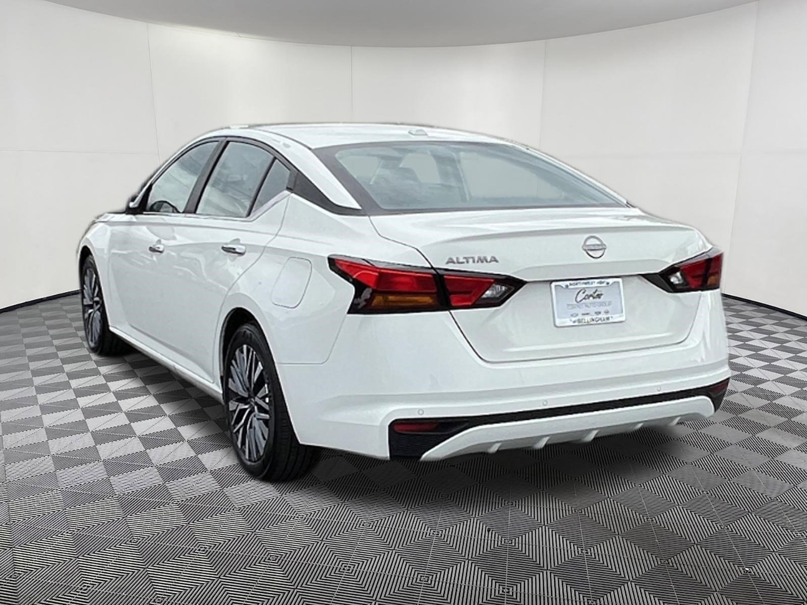 Used 2025 Nissan Altima 2.5 SV FWD image 4