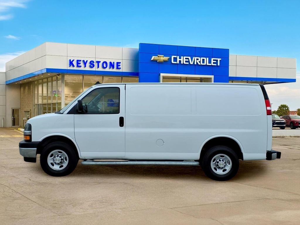 Used 2024 Chevrolet Express 2500 w/ Driver Convenience Package RWD image 4