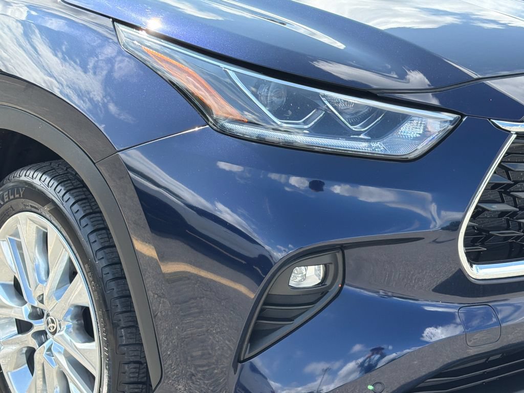 Used 2024 Toyota Highlander Limited AWD/4WD image 10