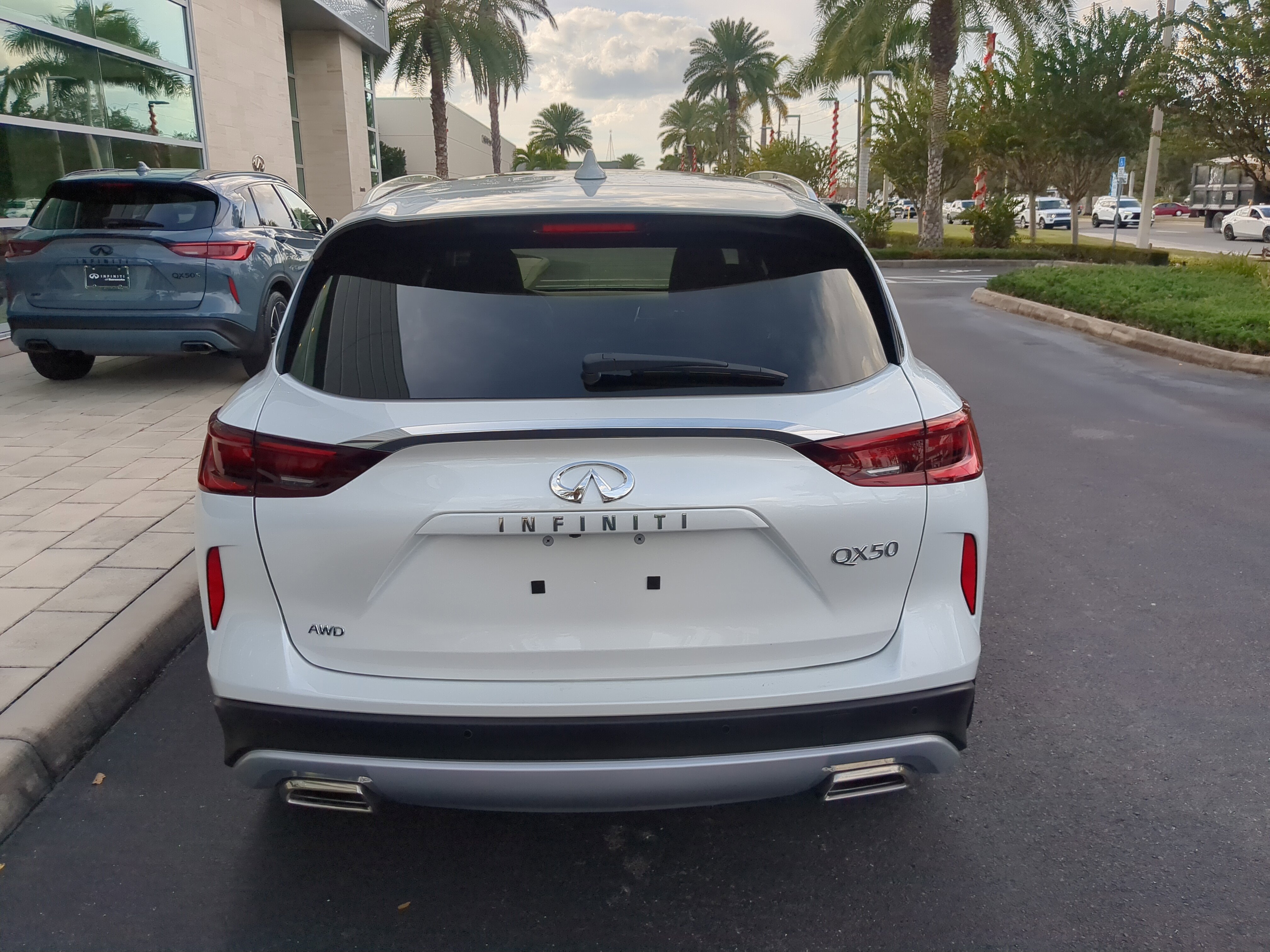 New 2025 INFINITI QX50 Luxe image 5