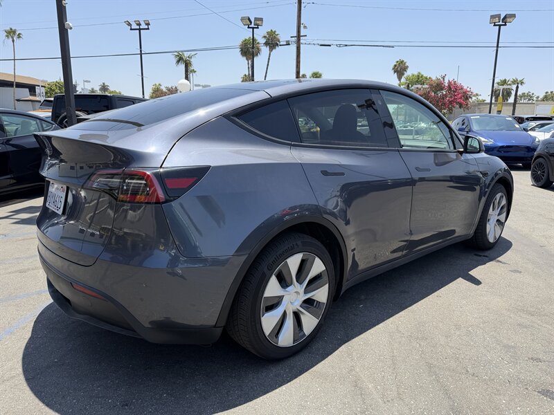Used 2022 Tesla Model Y Long Range AWD/4WD image 4