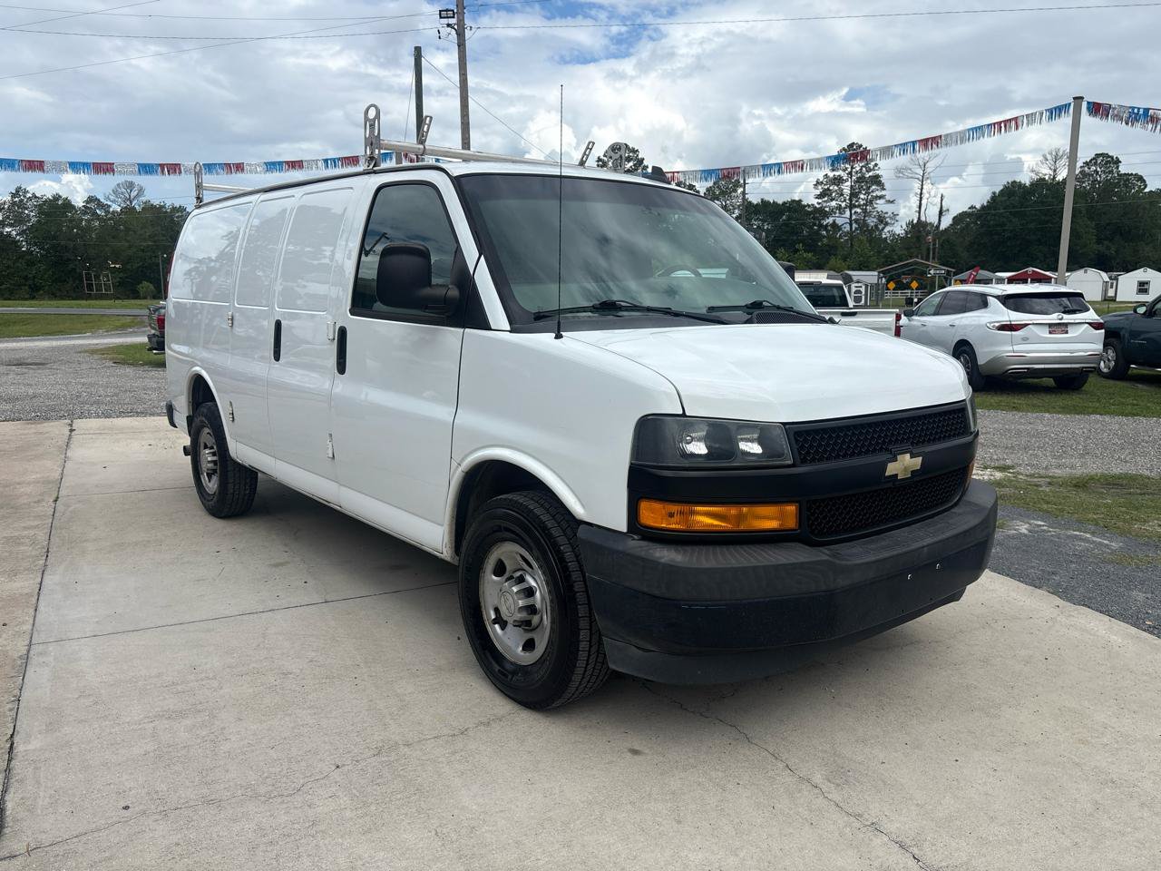 Used 2020 Chevrolet Express 2500 w/ Driver Convenience Package RWD image 3