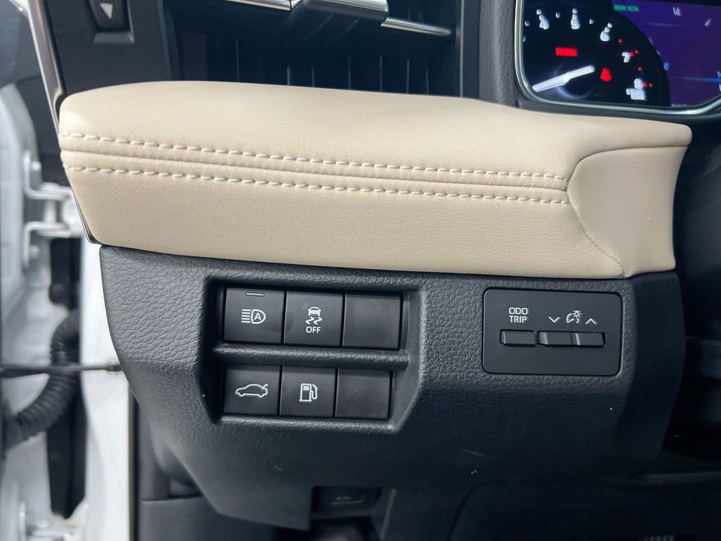 Used 2020 Toyota Avalon XLE w/ Carpet Mat Package FWD image 18