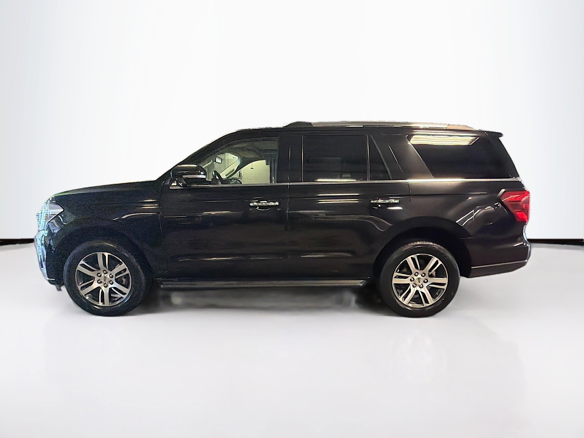 Used 2024 Ford Expedition Limited image 4