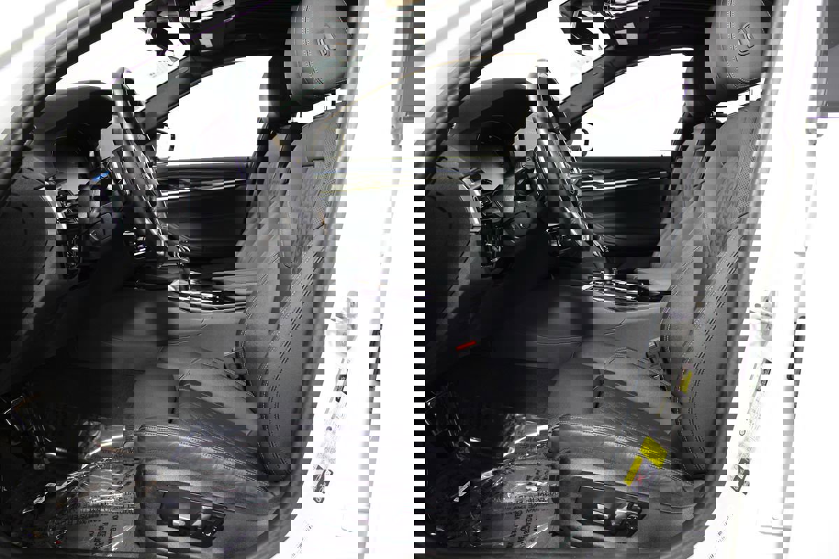 Used 2023 BMW 530e w/ M Sport Package image 29