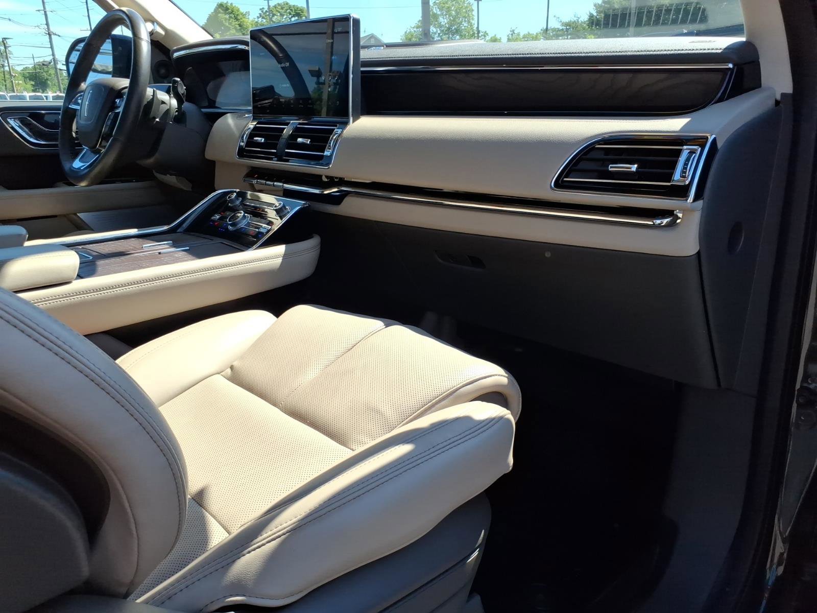Used 2024 Lincoln Navigator L Reserve AWD/4WD image 11