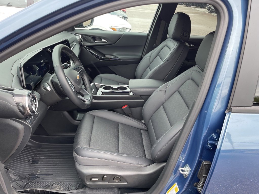 Used 2025 Chevrolet Equinox LT w/ Convenience Package II image 6