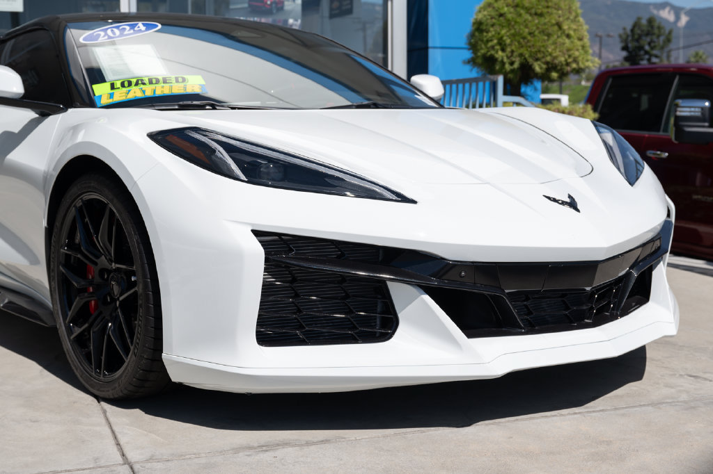 Used 2024 Chevrolet Corvette Z06 w/ Stealth Interior Trim Package RWD image 5