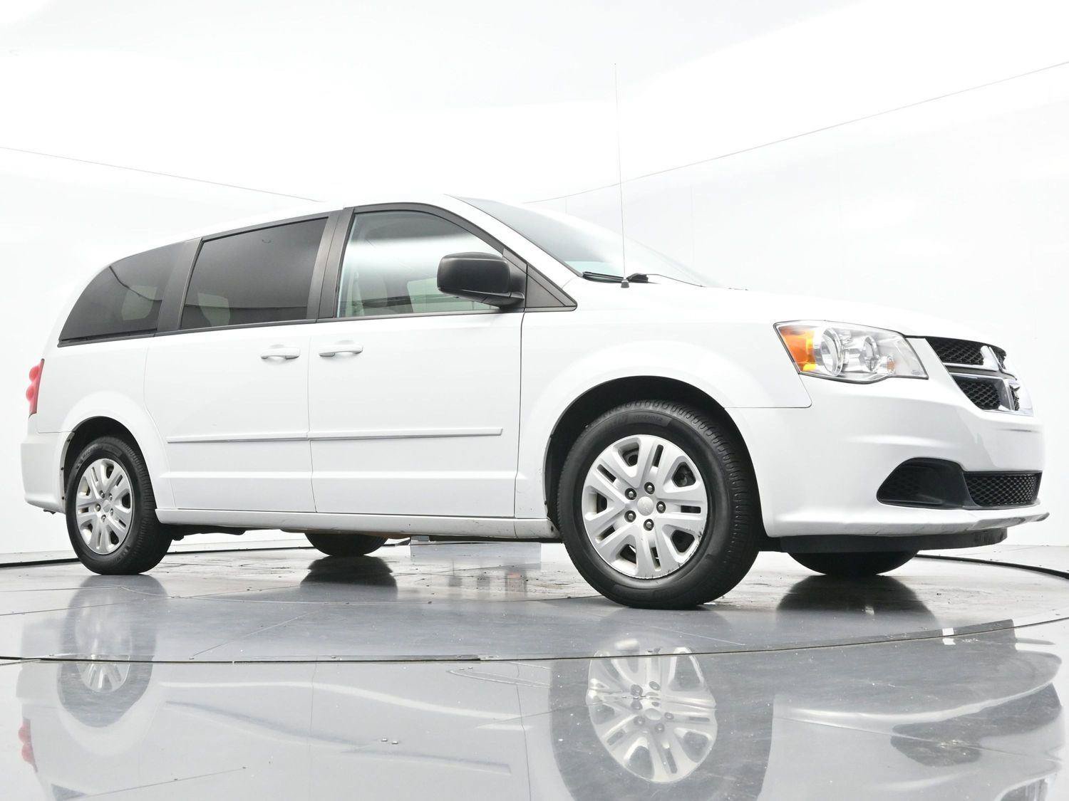 Used 2017 Dodge Grand Caravan SE FWD image 34