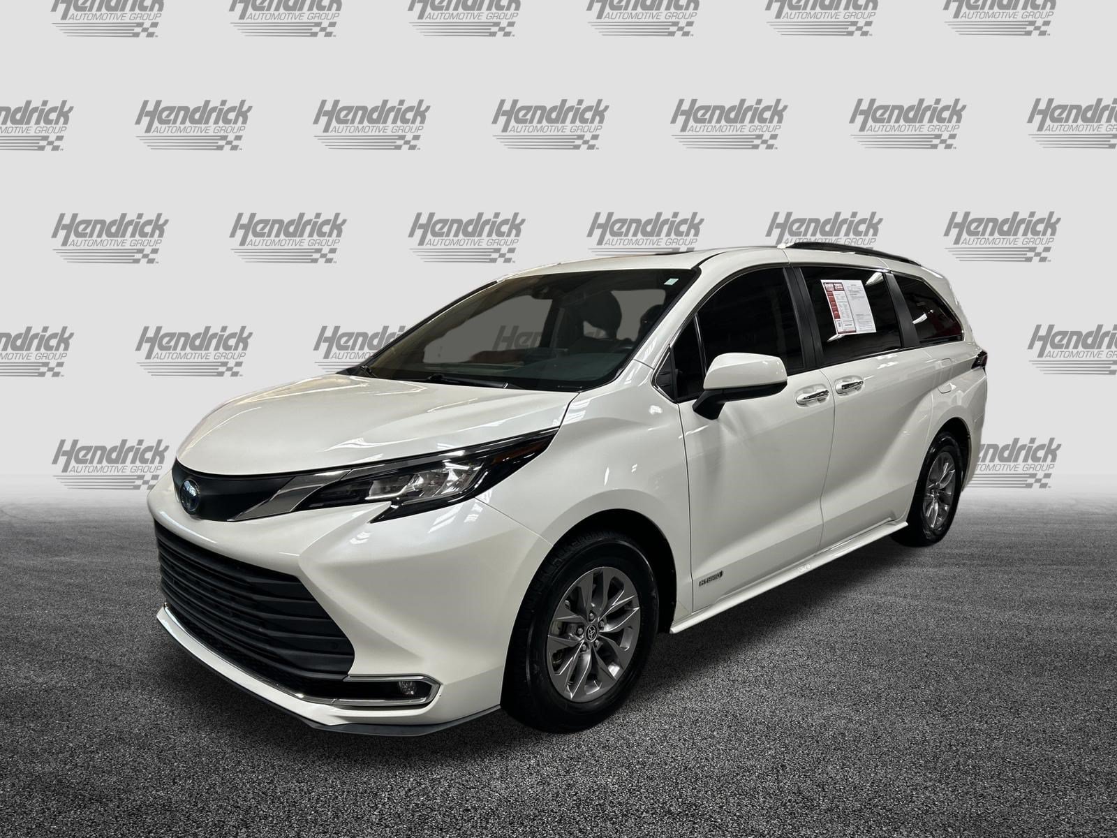 Used 2021 Toyota Sienna XLE FWD image 5