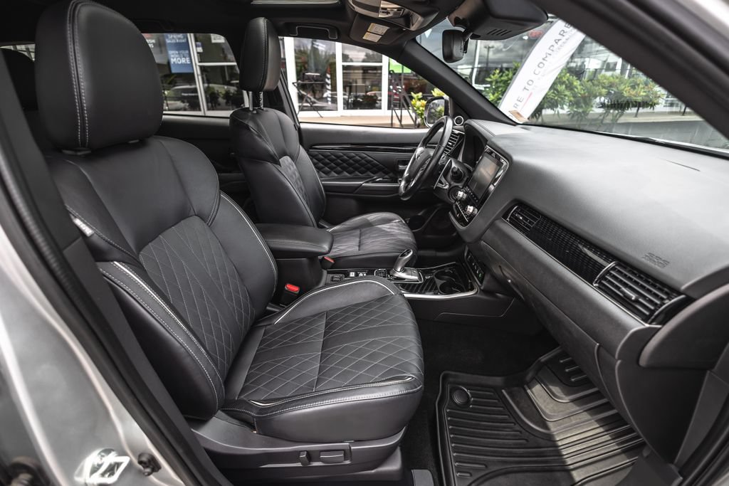 Used 2022 Mitsubishi Outlander GT AWD/4WD image 26