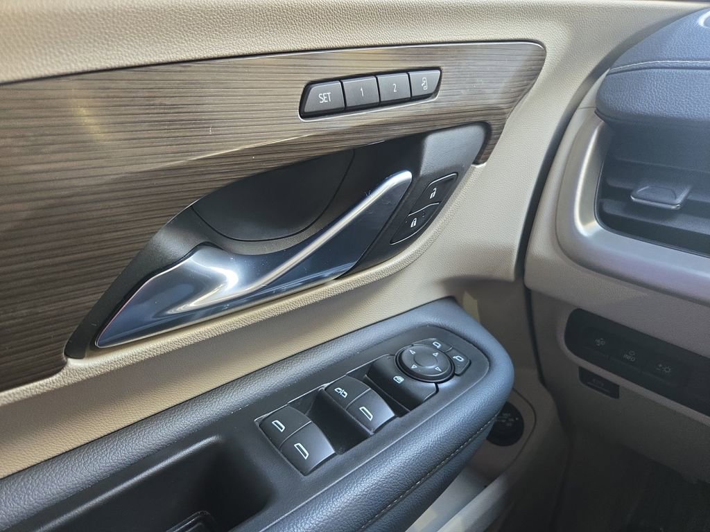 Used 2023 GMC Terrain Denali w/ Denali Premium Package image 23