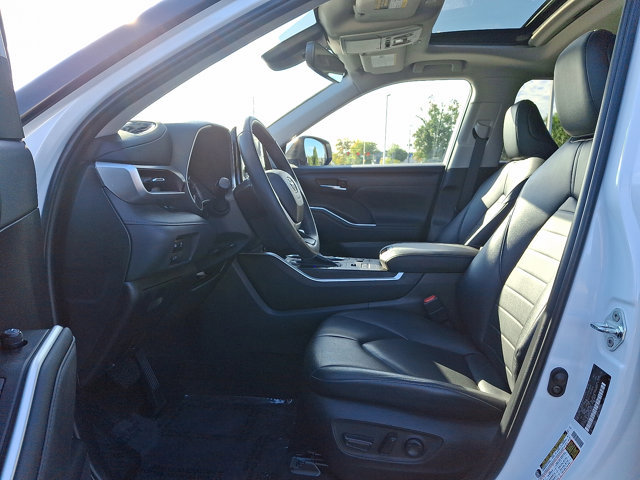 Used 2023 Toyota Highlander XLE image 13
