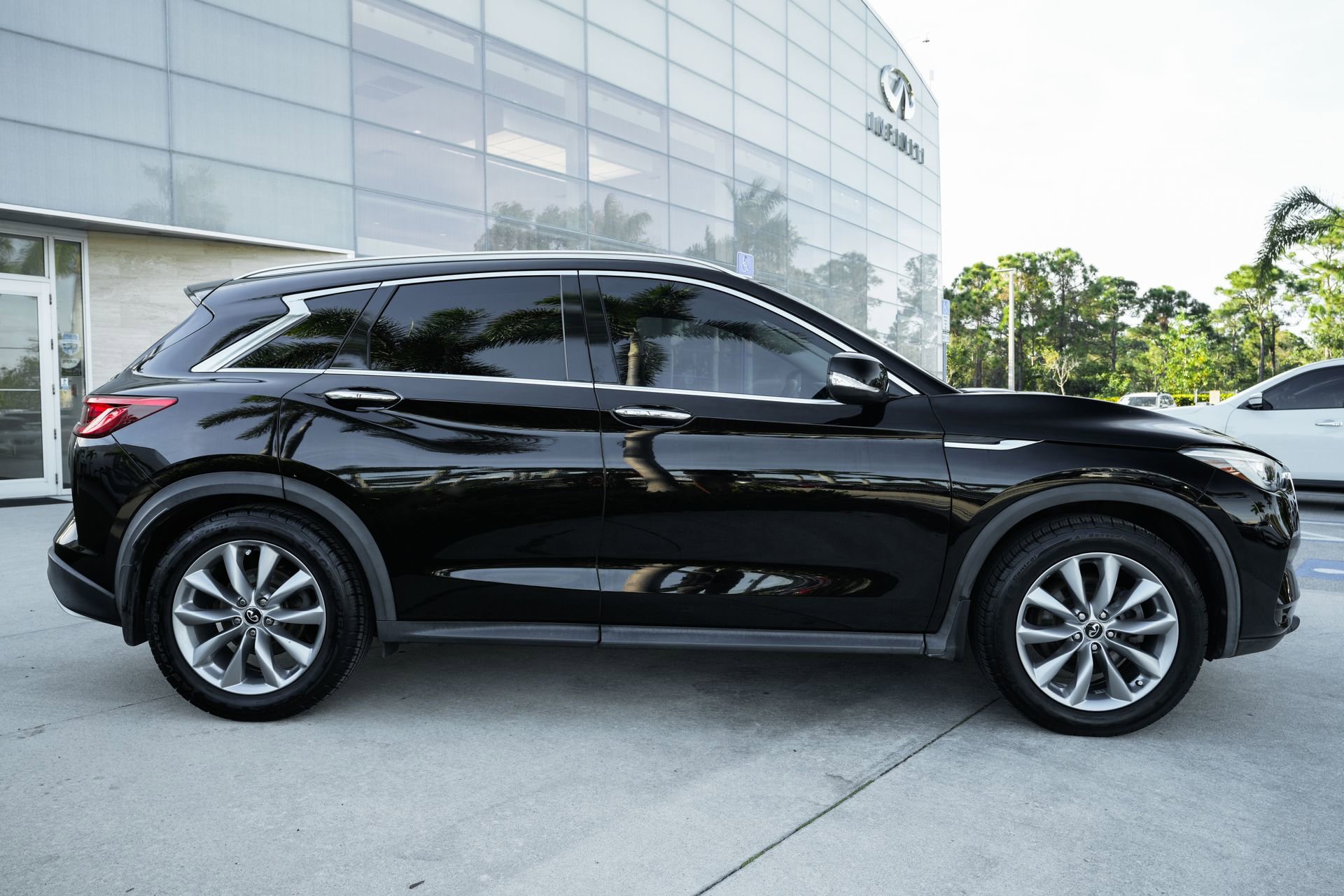 Used 2019 INFINITI QX50 Luxe w/ Navigation Package image 24