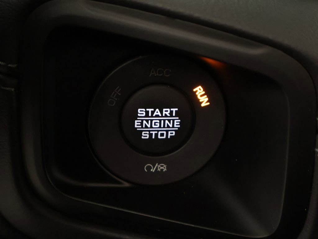 Used 2025 Jeep Wrangler Unlimited Sahara AWD/4WD image 37