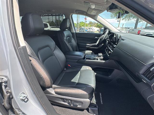 Used 2023 Nissan Pathfinder SL w/ Lighting Package (N92) FWD image 14