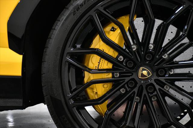 Used 2025 Lamborghini Urus SE AWD/4WD image 26