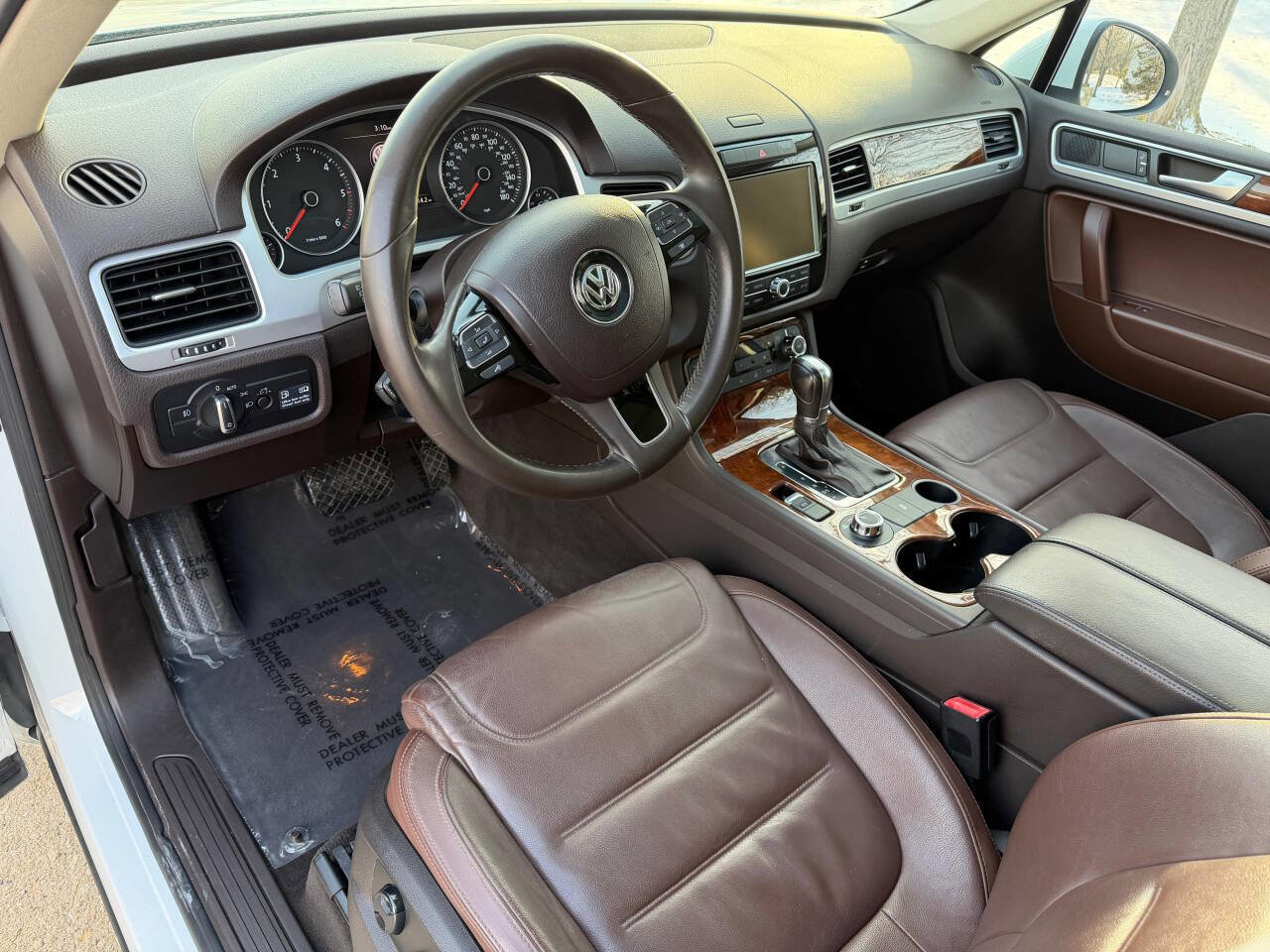 Used 2013 Volkswagen Touareg Sport image 17