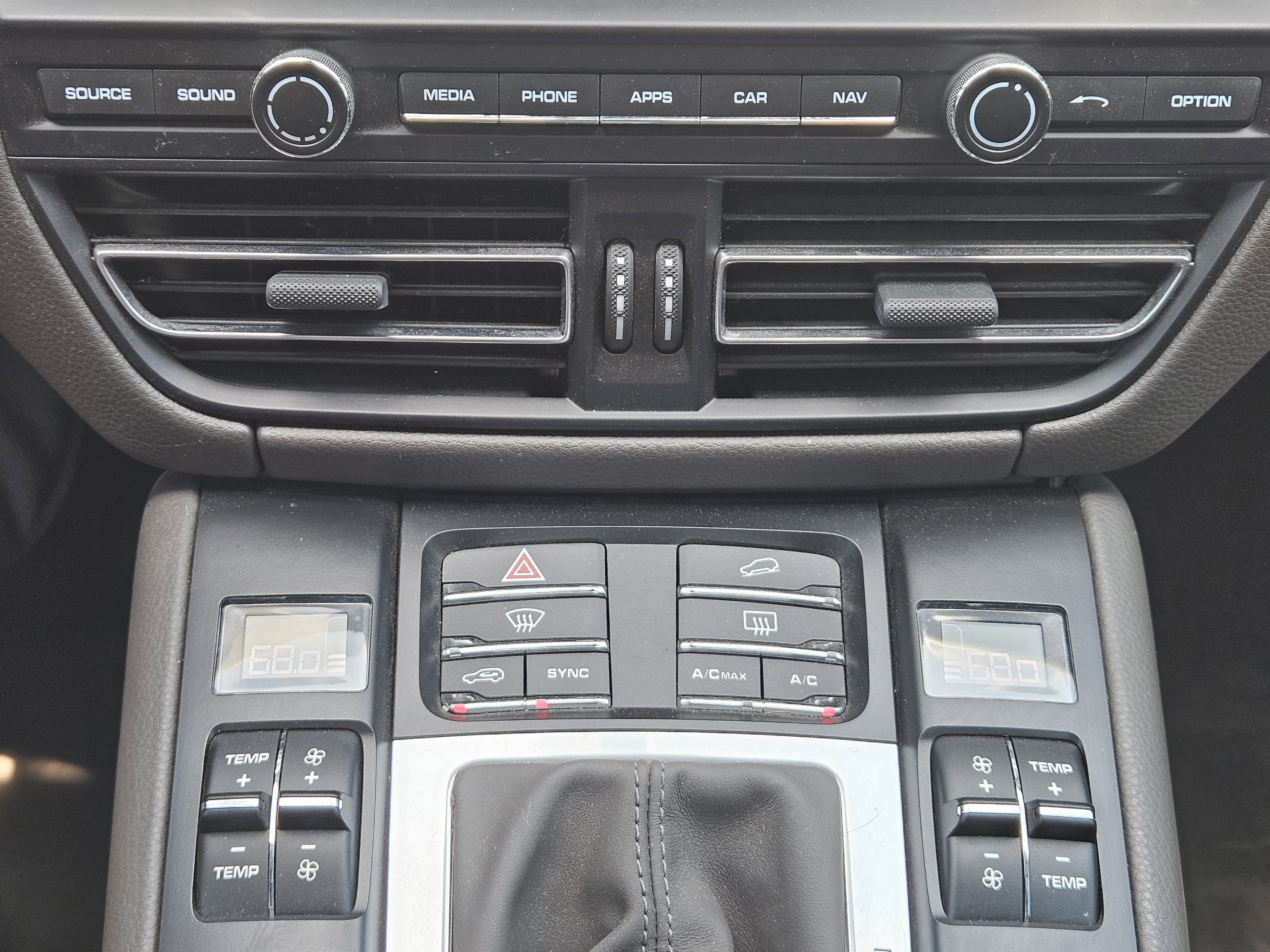 Certified 2020 Porsche Macan S AWD/4WD image 19