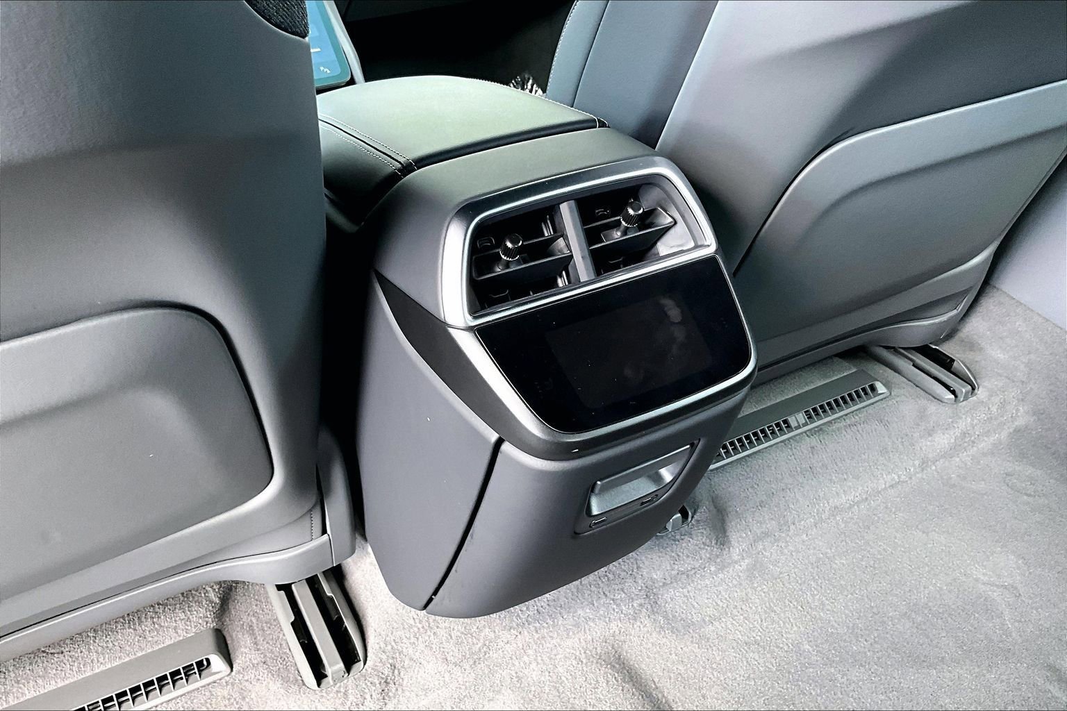 Used 2024 Lucid Air Pure RWD image 33