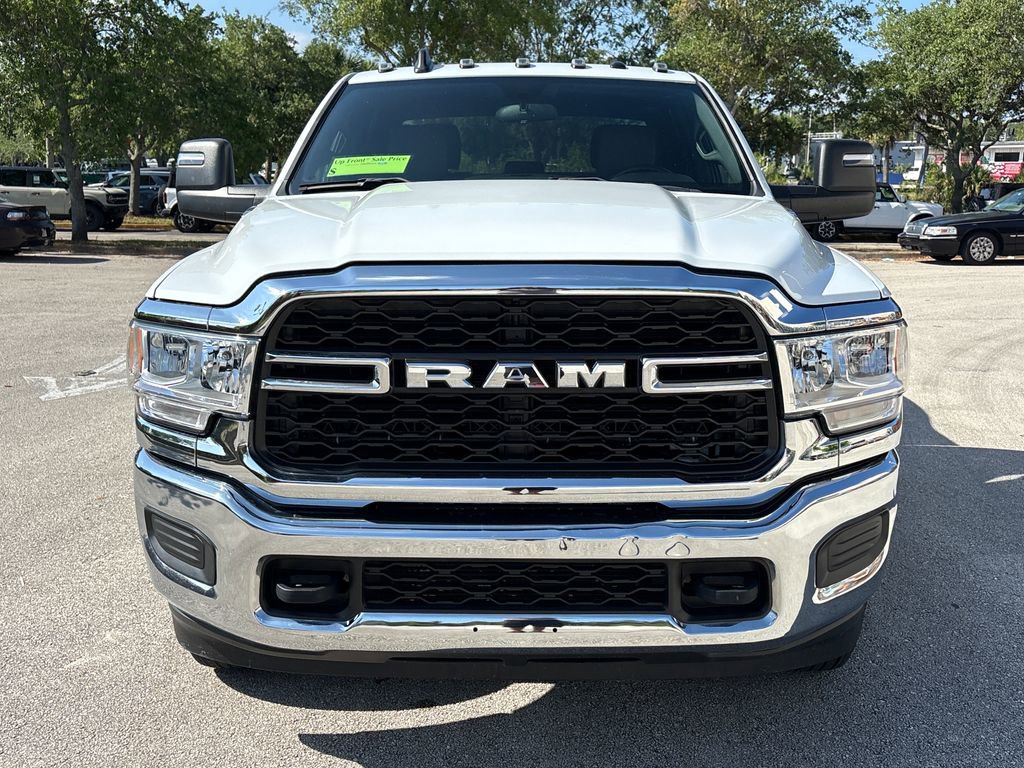 Used 2024 RAM 3500 Tradesman w/ Chrome Appearance Group AWD/4WD image 17