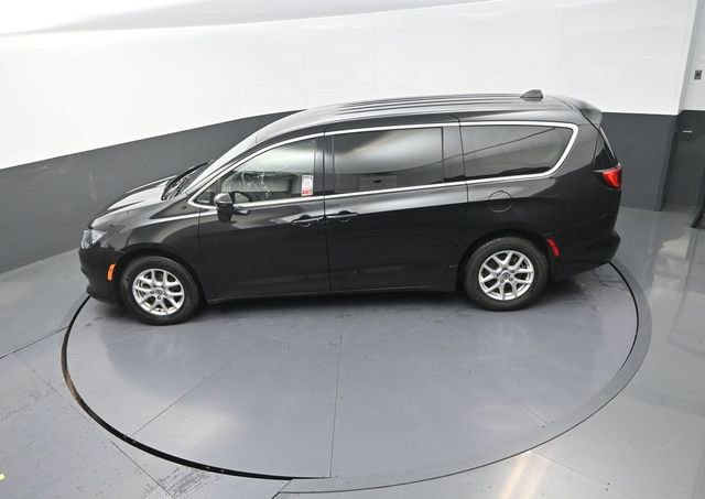 Used 2023 Chrysler Voyager LX image 14