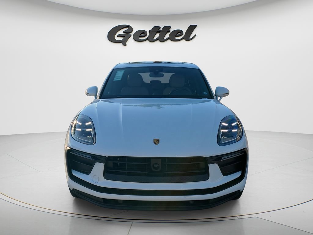 Used 2025 Porsche Macan image 8