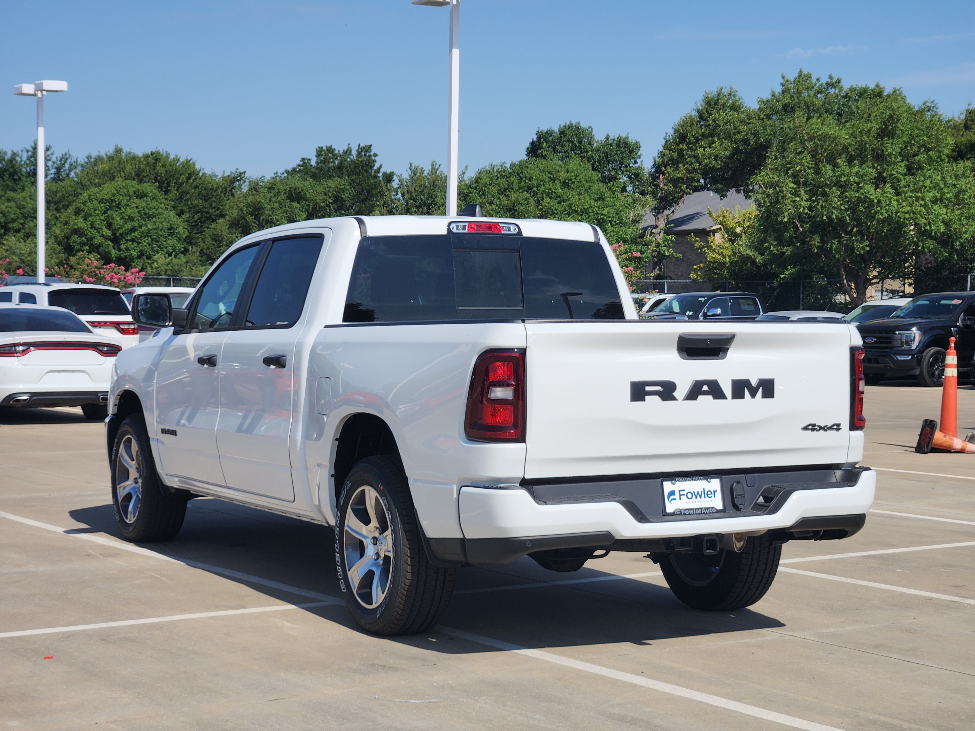 New 2026 RAM 1500 Express AWD/4WD image 3