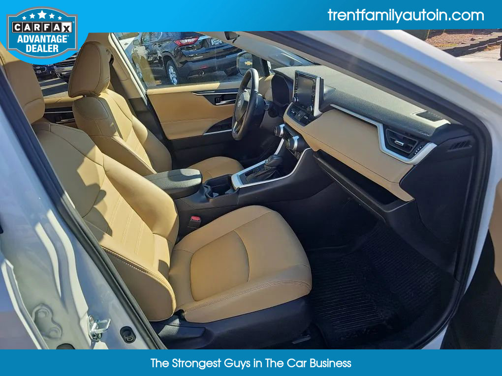 Used 2021 Toyota RAV4 XLE Premium image 20