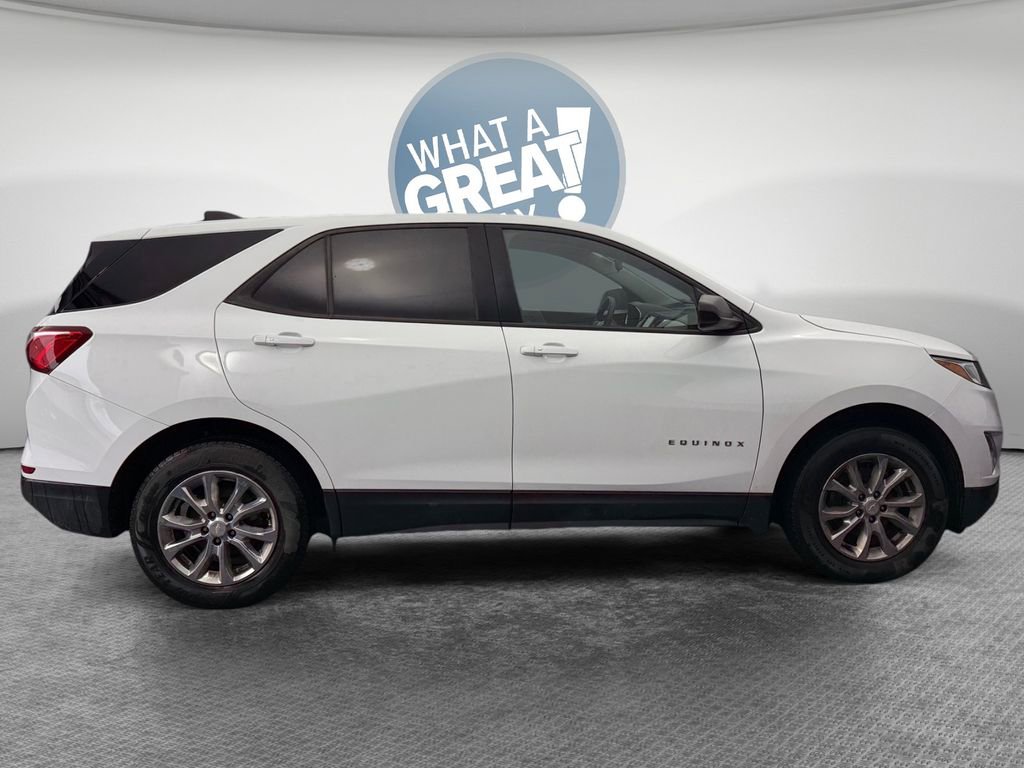 Used 2019 Chevrolet Equinox LS w/ LS Convenience Package AWD/4WD image 2