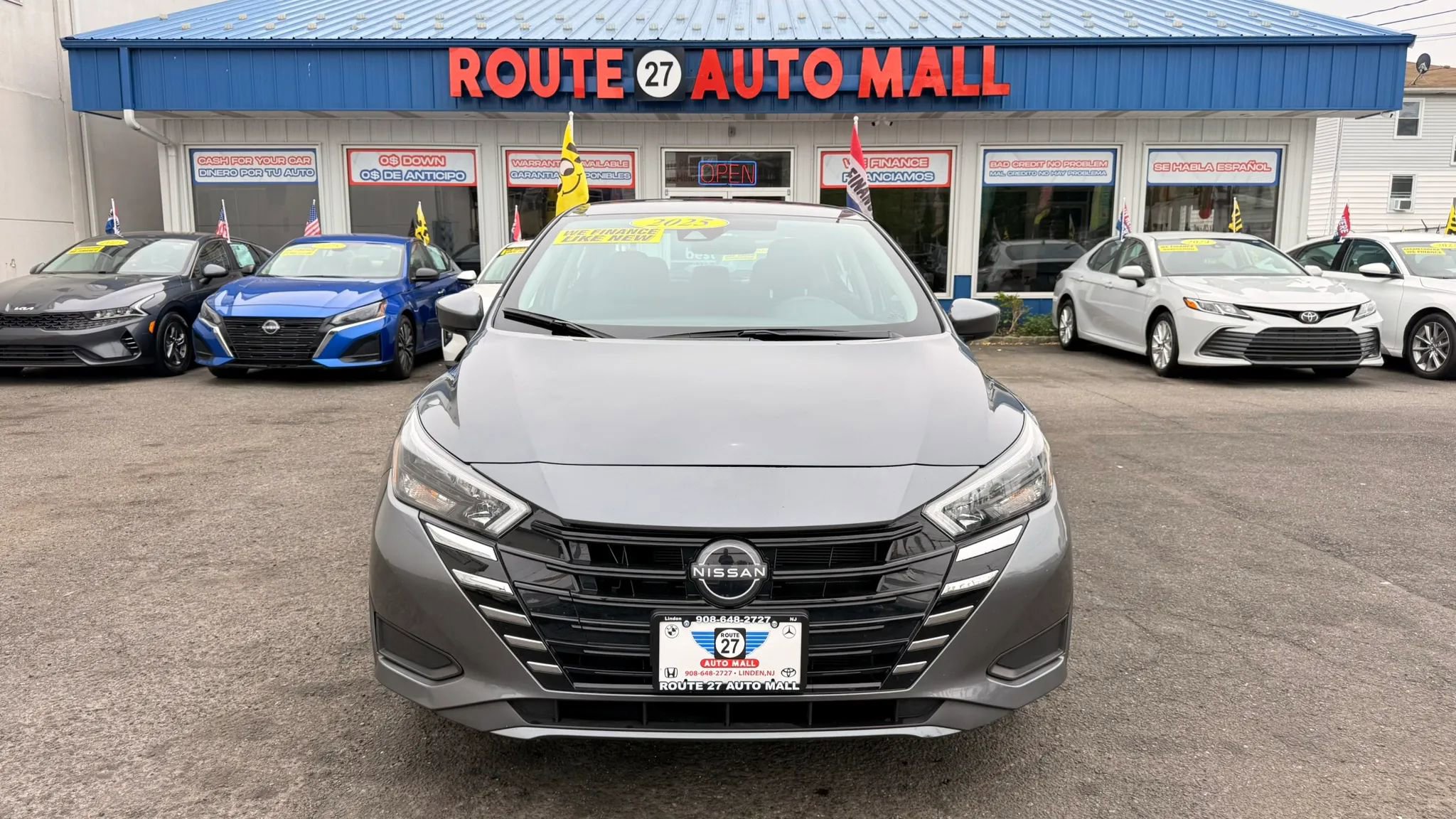 Used 2025 Nissan Versa SV FWD image 3