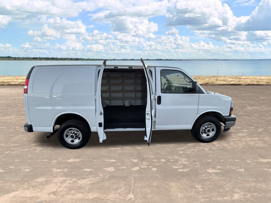 Used 2023 GMC Savana 2500 w/ Driver Convenience Package image 15