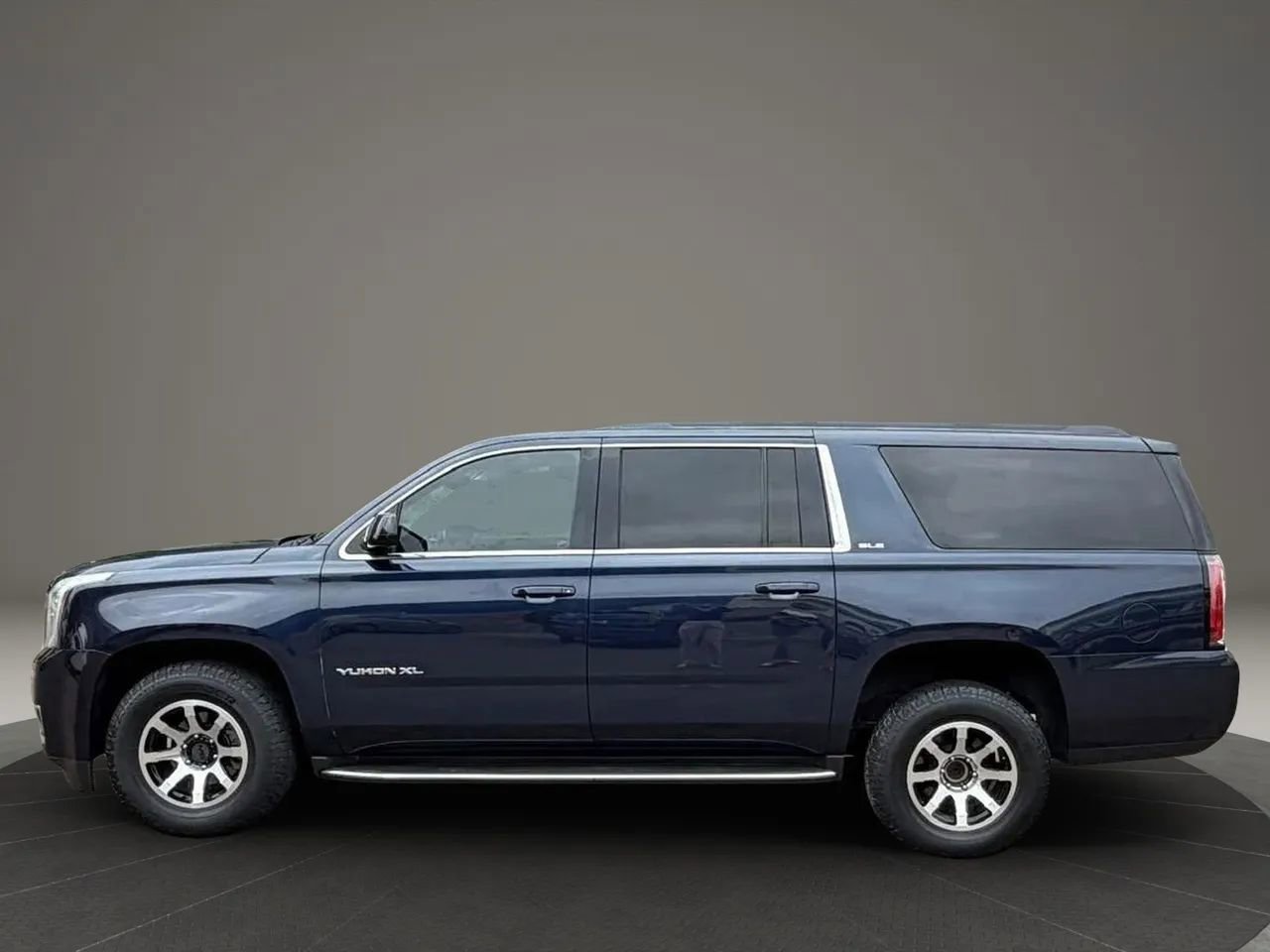 Used 2017 GMC Yukon XL SLE image 9