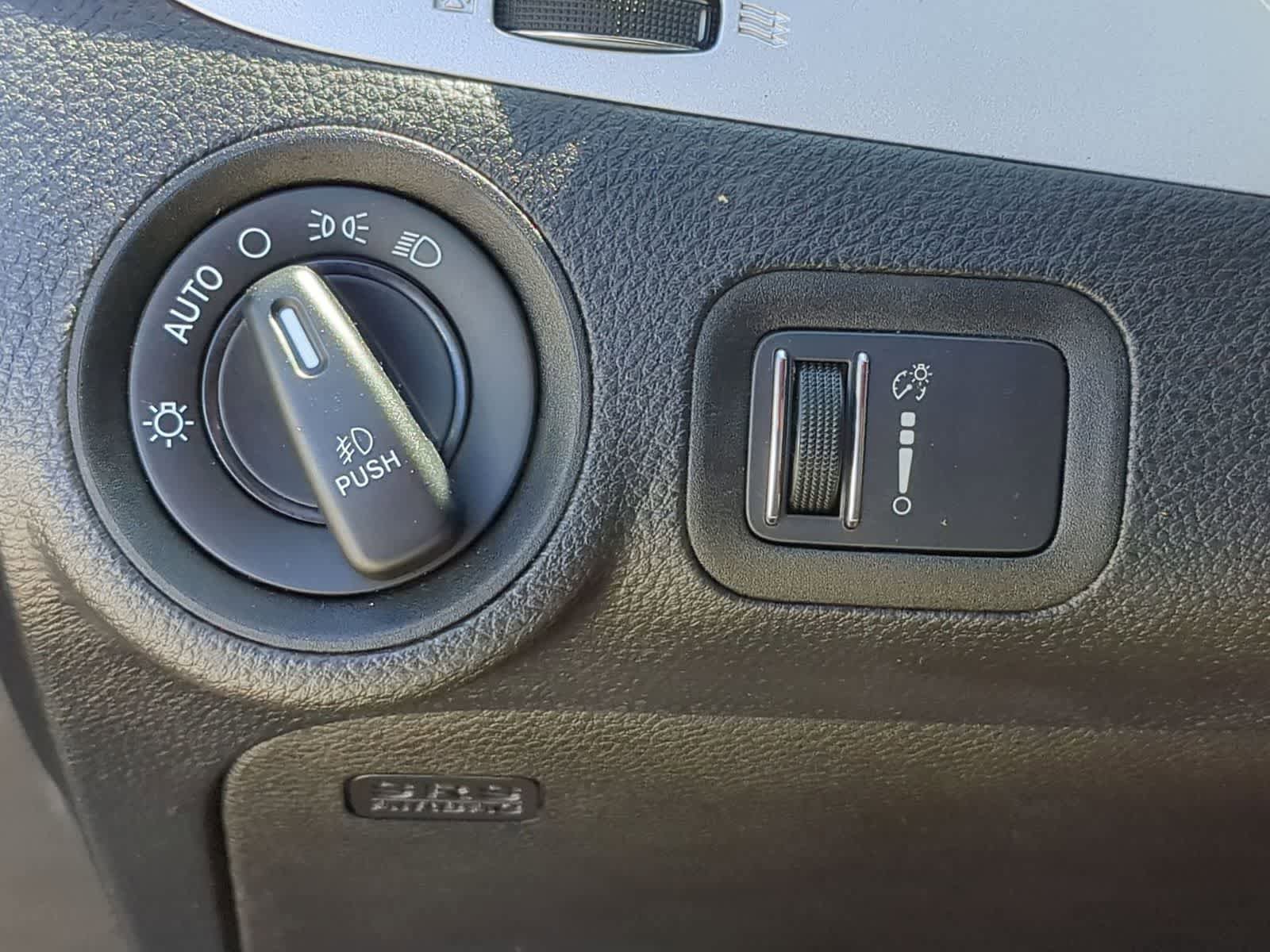 Used 2019 Dodge Journey SE FWD image 27