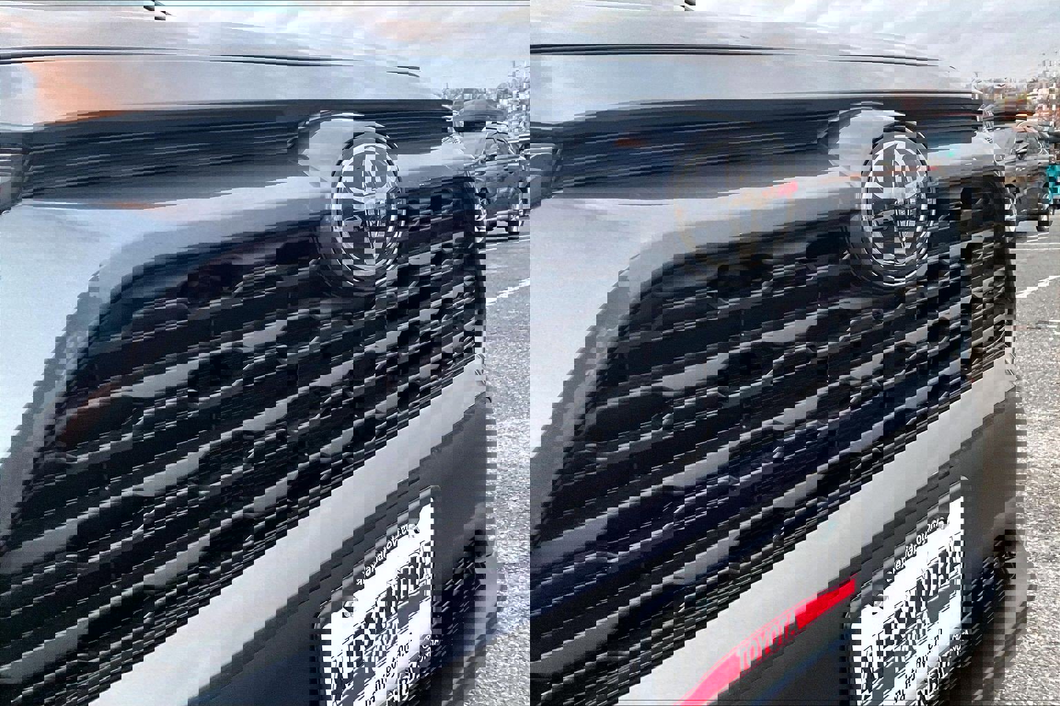 Used 2025 Toyota RAV4 XLE image 28