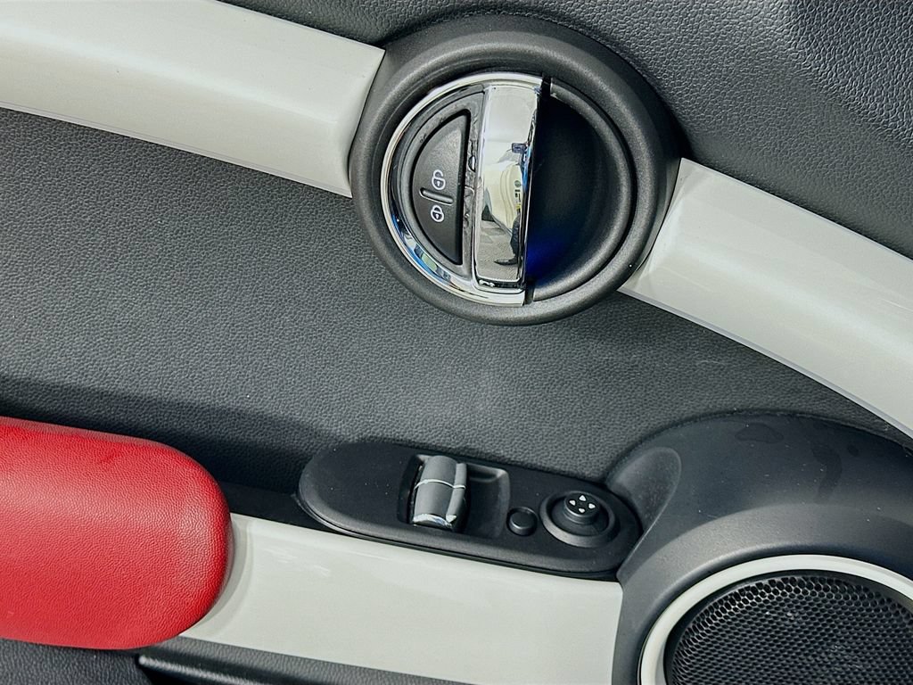 Used 2015 MINI Cooper S FWD image 16