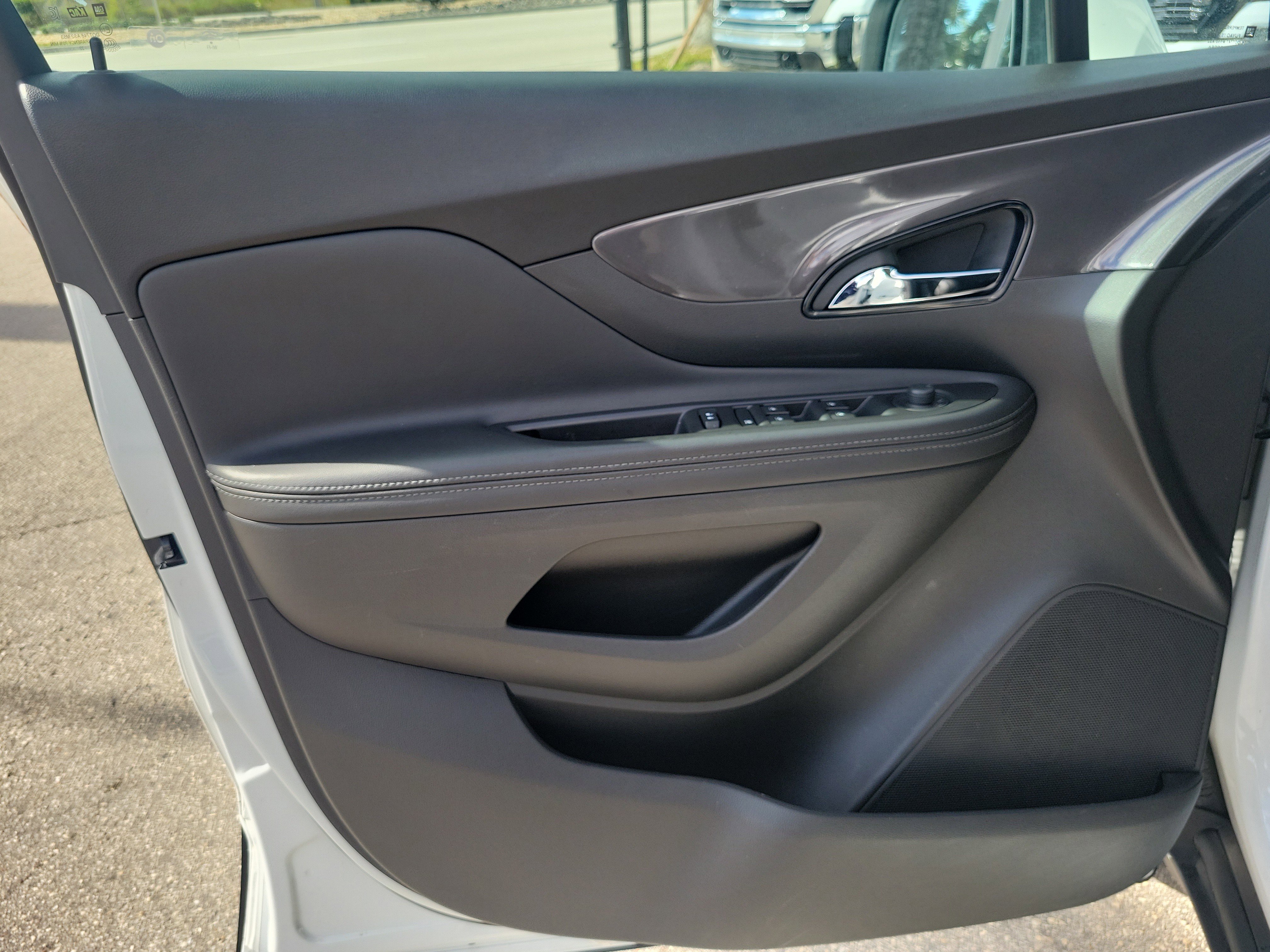 Used 2022 Buick Encore Preferred w/ Safety Package image 23