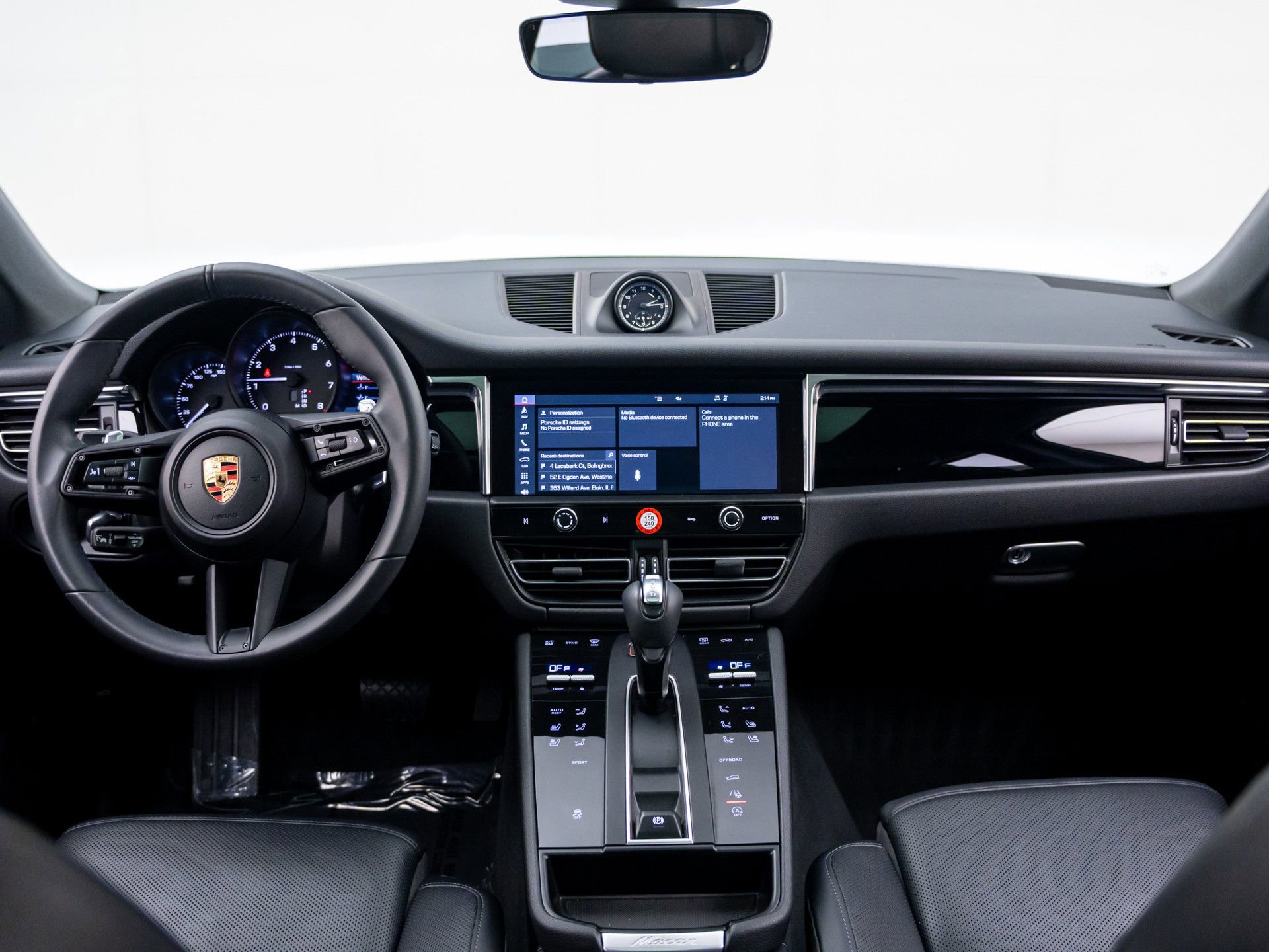 Certified 2025 Porsche Macan AWD/4WD image 11